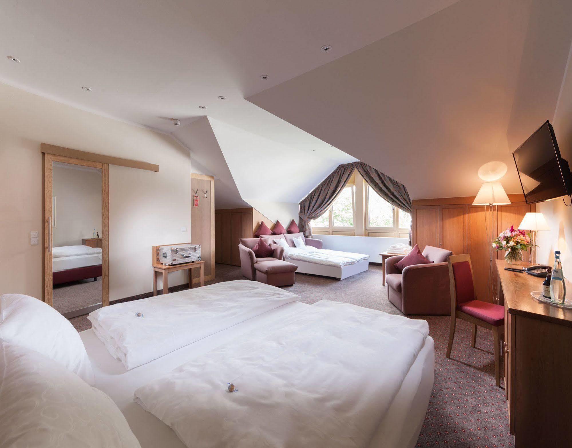 Hotel Hachinger Hof Oberhaching Eksteriør bilde